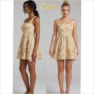 Cider Beige Floral Mini Dress Size Small NWT